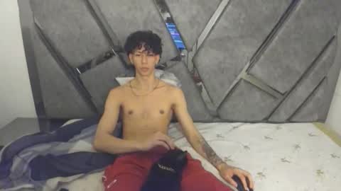 Snapshot of oliverthompson_01 chatting on October 2, 6:20 am oliverthompson_01 online show from October 2, 6:20 am