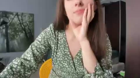 olivia__dream online show from June 6, 11:15 am
