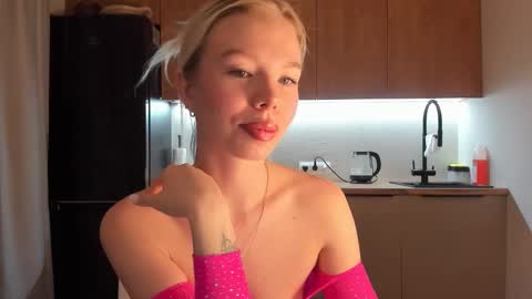 Snapshot of olivia_bells chatting on January 12, 9:19 pm Olivia 3 online show from January 12, 9:19 pm