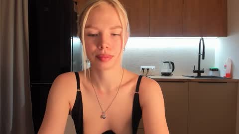 Snapshot of olivia_bells chatting on February 5, 9:29 pm Olivia 3 online show from February 5, 9:29 pm