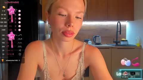 Snapshot of olivia_bells chatting on September 11, 9:26 pm Olivia 3 online show from September 11, 9:26 pm