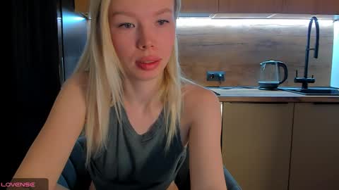 Olivia 3 online show from April 15, 9:48 pm