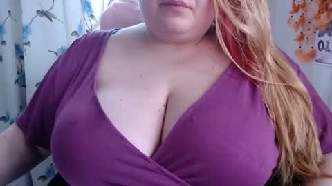 Snapshot of olivia_bud_gold chatting on December 7, 8:11 am Olivia Gold online show from December 7, 8:11 am