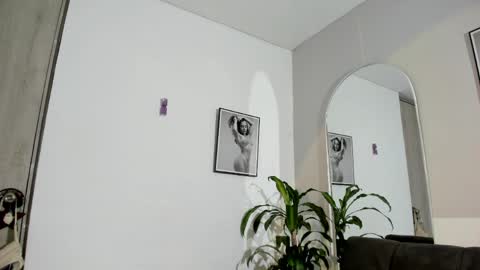 Snapshot of olivia_collisn chatting on May 15, 11:28 am Olivia Collins online show from May 15, 11:28 am