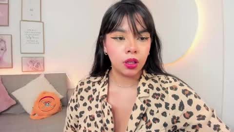 Snapshot of olivia_dluxe chatting on November 4, 7:46 pm olivia_dluxe online show from November 4, 7:46 pm