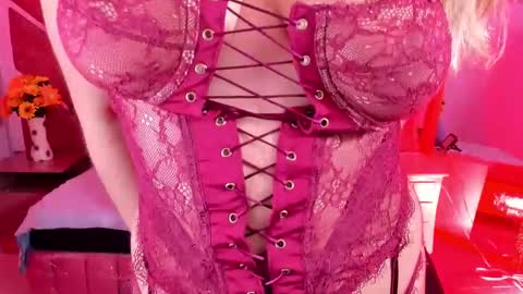 Snapshot of olivia_fox69 chatting on April 26, 3:48 am OLIVIA online show from April 26, 3:48 am