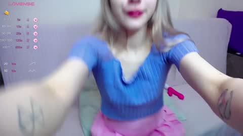 Snapshot of olivia_graceee chatting on December 13, 7:36 am olivia_graceee online show from December 13, 7:36 am