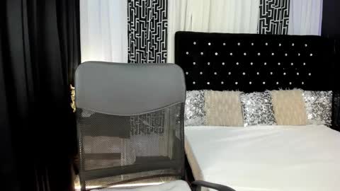 Snapshot of olivia_hotcummer chatting on December 11, 2:33 pm olivia_hotcummer online show from December 11, 2:33 pm