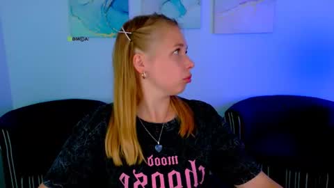 Snapshot of olivia_kit chatting on July 12, 10:17 am olivia_kit online show from July 12, 10:17 am