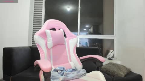 Snapshot of olivia_martine chatting on January 9, 3:53 am olivia_martine online show from January 9, 3:53 am