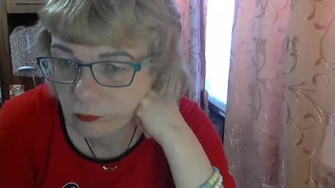 Olivia Mia online show from April 14, 7:03 am