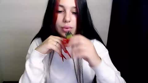 Snapshot of olivia_red_ chatting on October 27, 5:00 am Olivia online show from October 27, 5:00 am