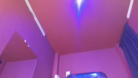 Snapshot of olivia_seex chatting on December 14, 4:20 pm online show from December 14, 4:20 pm