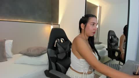 olivia_willoow online show from October 23, 8:29 pm