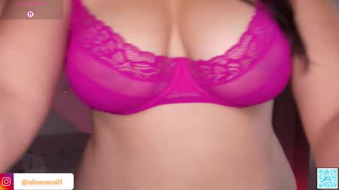 Snapshot of olivia_wiston chatting on October 29, 11:39 pm Olivia 40 off online show from October 29, 11:39 pm