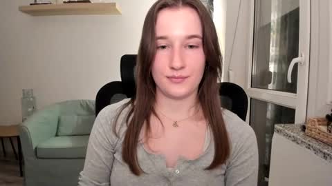 Oliwiaa2004 online show from March 10, 10:24 pm