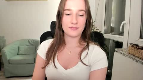 Oliwiaa2004 online show from September 16, 7:04 pm