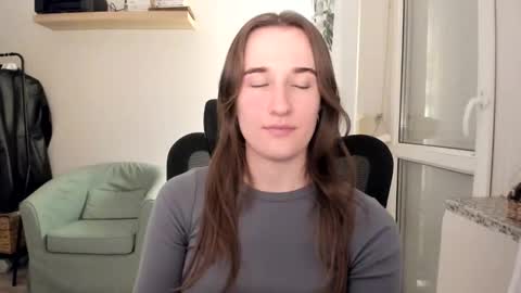 Oliwiaa2004 online show from November 23, 10:42 pm