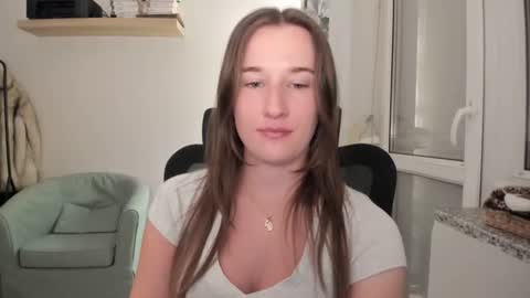 Oliwiaa2004 online show from December 13, 8:47 pm