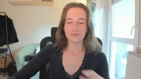Snapshot of oliviaaa2003 chatting on July 3, 9:05 am Oliwiaa2004 online show from July 3, 9:05 am