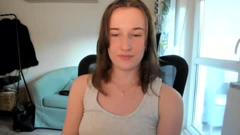 Snapshot of oliviaaa2003 chatting on July 15, 5:40 pm Oliwiaa2004 online show from July 15, 5:40 pm