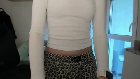Snapshot of oliviaaa2003 chatting on July 27, 10:00 am Oliwiaa2004 online show from July 27, 10:00 am