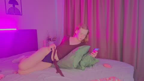 oliviaapink online show from June 2, 1:46 pm