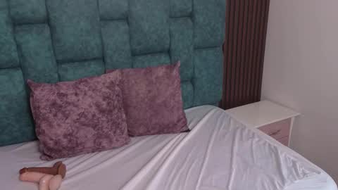 Snapshot of oliviabonnie chatting on February 17, 7:09 pm oliviabonnie online show from February 17, 7:09 pm