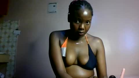 Snapshot of oliviah_1 chatting on October 17, 8:06 am oliviah_1 online show from October 17, 8:06 am