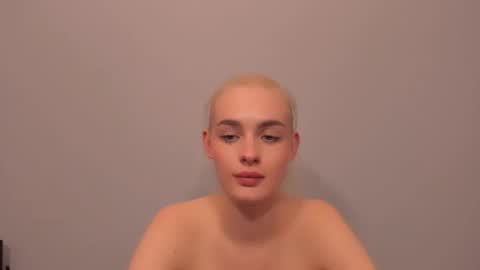 oliviaBeauty online show from March 15, 9:10 pm