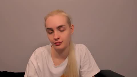 oliviaBeauty online show from March 23, 1:15 pm