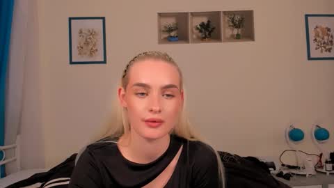 oliviaBeauty online show from April 15, 7:54 pm