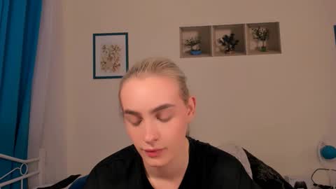 oliviaBeauty online show from April 18, 7:18 pm