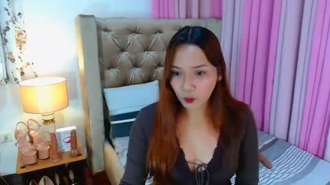oliviahutton online show from May 12, 12:52 am