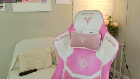Snapshot of oliviakindes chatting on October 8, 5:10 pm Olivia online show from October 8, 5:10 pm