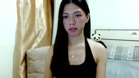 oliviaknightx online show from March 28, 3:06 am