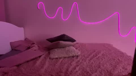 Snapshot of olivialimm chatting on December 12, 5:37 pm Olivia online show from December 12, 5:37 pm