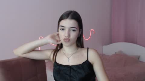 Snapshot of olivialimm chatting on December 17, 9:05 pm Olivia online show from December 17, 9:05 pm