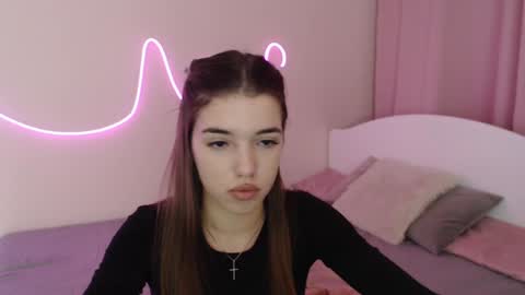 Snapshot of olivialimm chatting on December 19, 10:32 pm Olivia online show from December 19, 10:32 pm