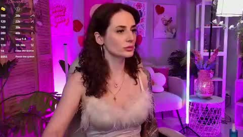 Snapshot of oliviamcclean chatting on June 17, 2:40 pm Liv online show from June 17, 2:40 pm