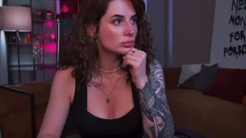 Snapshot of oliviamcclean chatting on August 4, 2:48 am Liv online show from August 4, 2:48 am