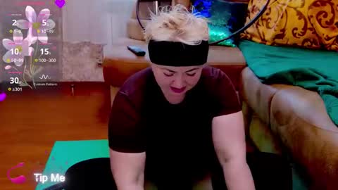 oliviaparadise online show from March 28, 3:00 pm