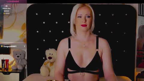 Olivia online show from February 12, 10:05 pm