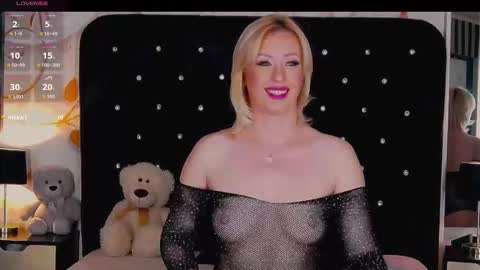 Olivia online show from November 7, 10:43 pm