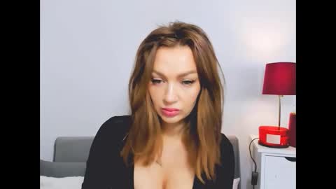 Snapshot of oliviawomen chatting on December 22, 6:06 am OliviaWomen online show from December 22, 6:06 am