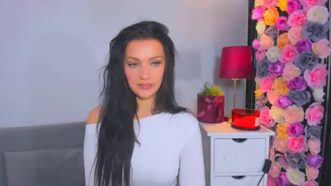 Snapshot of oliviawomen chatting on November 11, 9:31 am OliviaWomen online show from November 11, 9:31 am