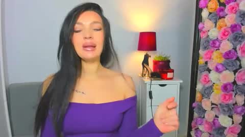 Snapshot of oliviawomen chatting on November 15, 6:44 am OliviaWomen online show from November 15, 6:44 am