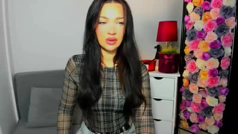 Snapshot of oliviawomen chatting on November 23, 7:19 am OliviaWomen online show from November 23, 7:19 am