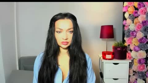 OliviaWomen online show from January 14, 7:58 am