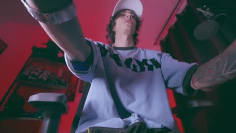     online show from April 18, 12:36 am